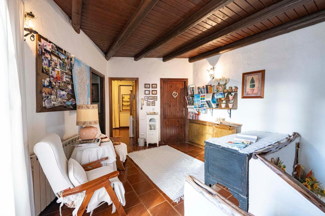 Sa Domu Sarda Suites - Bed & Breakfast Porto Columbu - Perd'E Sali Екстериор снимка