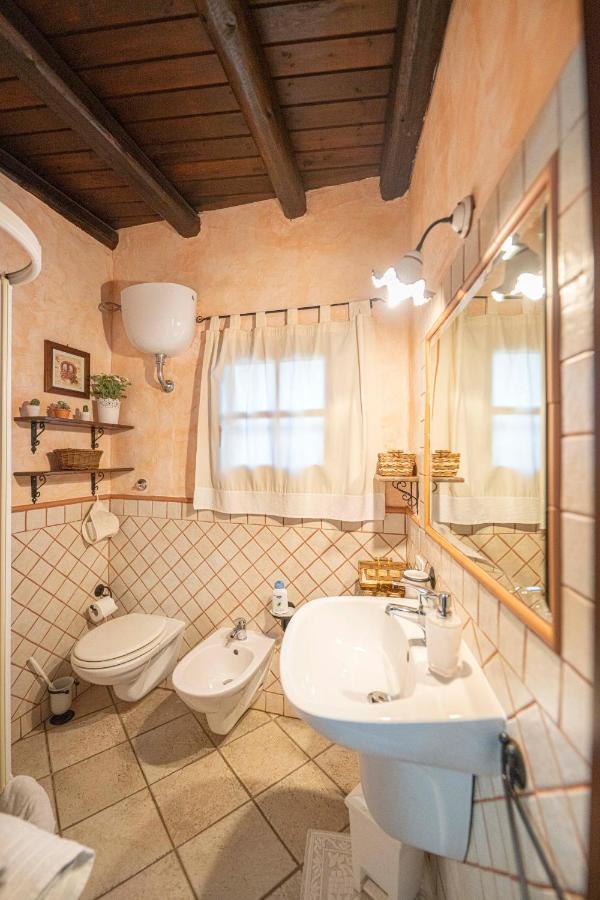 Sa Domu Sarda Suites - Bed & Breakfast Porto Columbu - Perd'E Sali Екстериор снимка