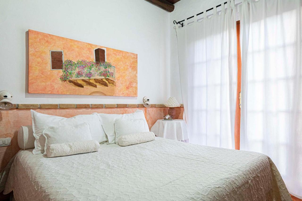 Sa Domu Sarda Suites - Bed & Breakfast Porto Columbu - Perd'E Sali Екстериор снимка