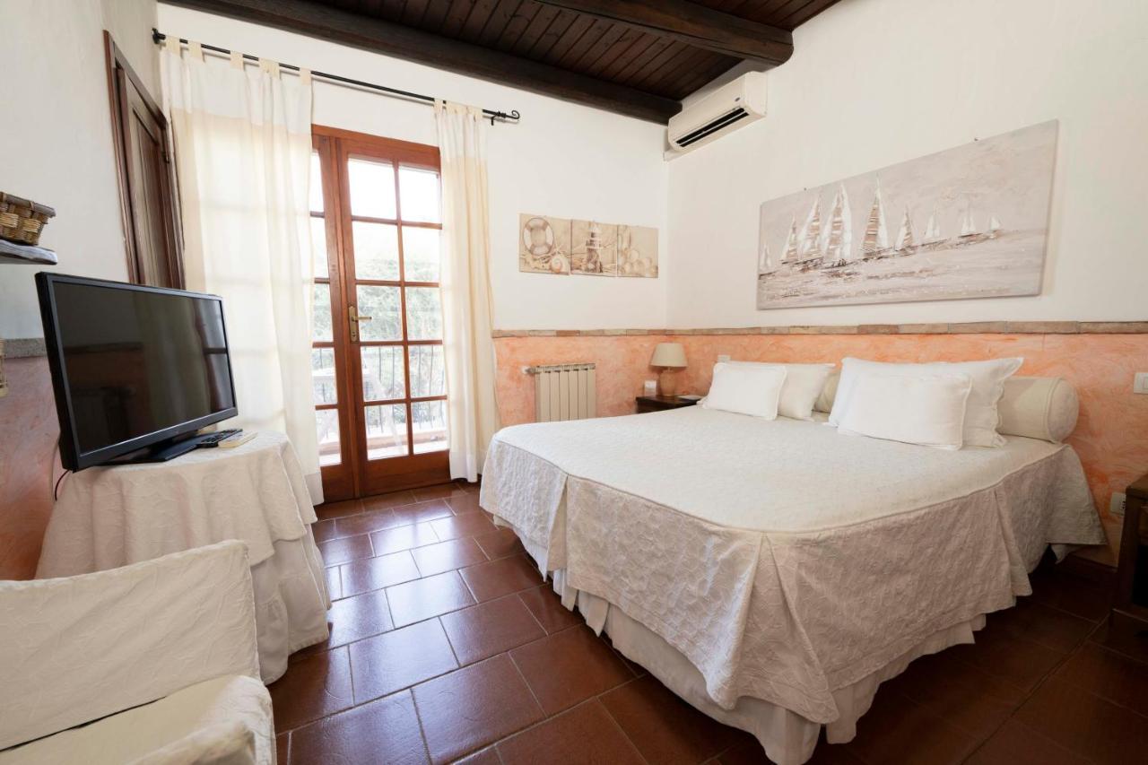 Sa Domu Sarda Suites - Bed & Breakfast Porto Columbu - Perd'E Sali Екстериор снимка