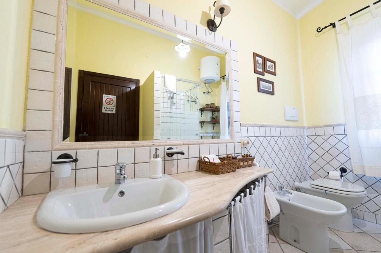 Sa Domu Sarda Suites - Bed & Breakfast Porto Columbu - Perd'E Sali Екстериор снимка