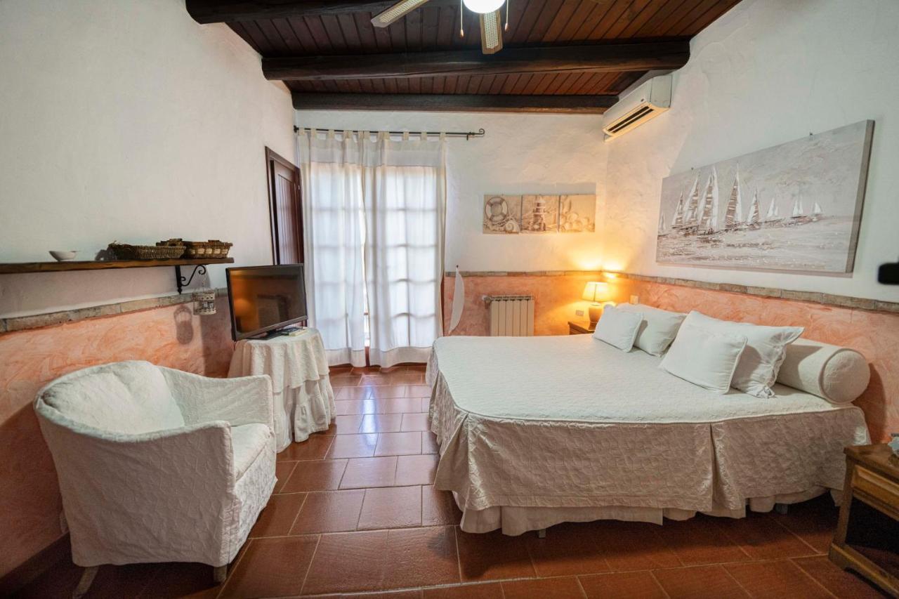 Sa Domu Sarda Suites - Bed & Breakfast Porto Columbu - Perd'E Sali Екстериор снимка